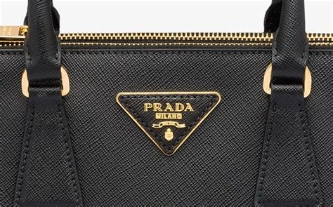 prada borsa fake|prada purse found.